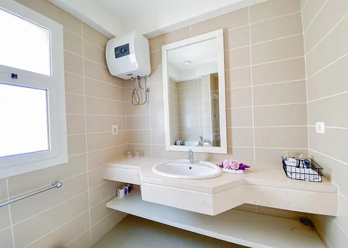 Nayah Stays, Joubal Lagoons Flowery Appartement *