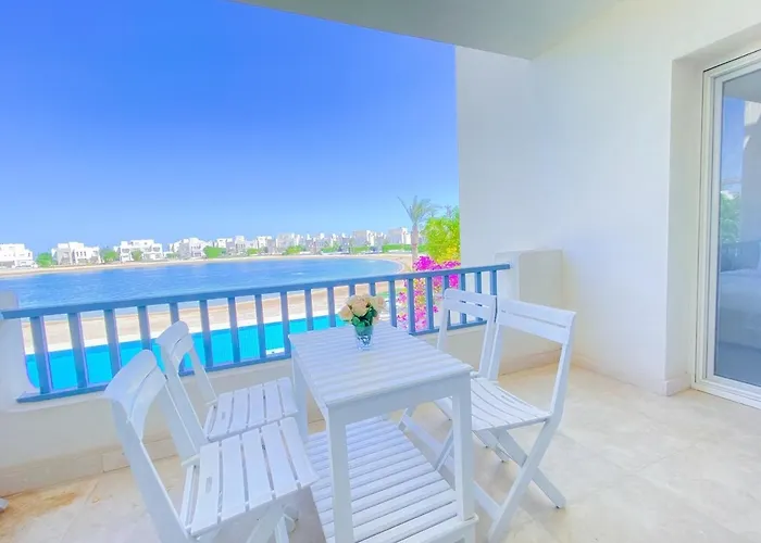 Nayah Stays, Joubal Lagoons Flowery *