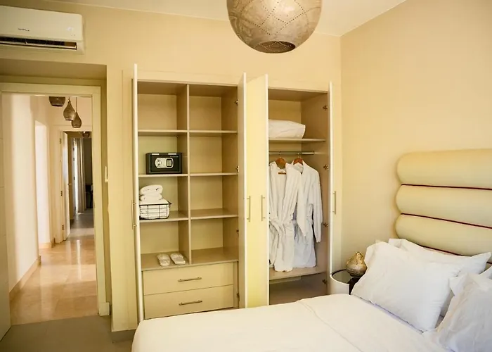 Nayah Stays, Joubal Lagoons Flowery Appartement