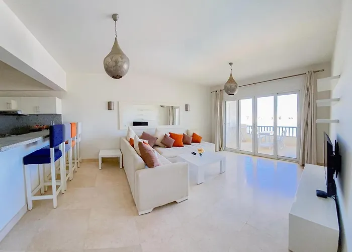 Nayah Stays, Joubal Lagoons Flowery Appartement