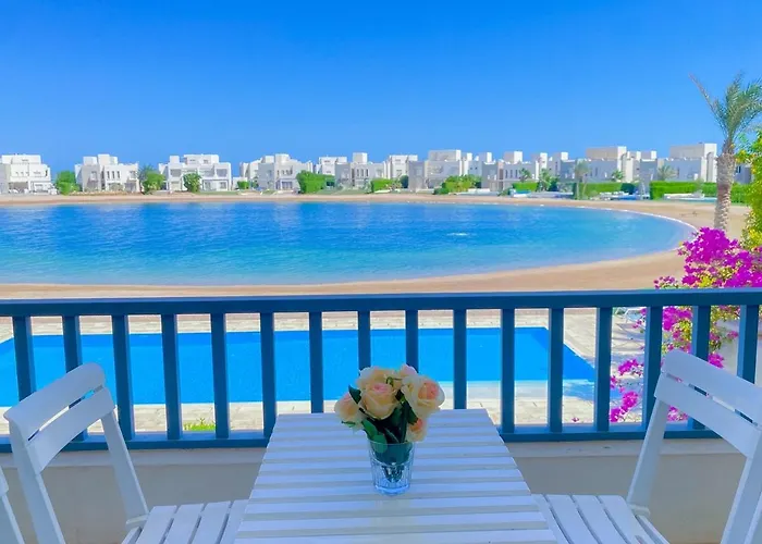 Nayah Stays, Joubal Lagoons Flowery Appartement