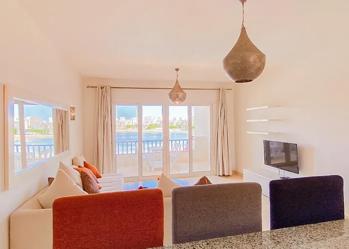 Nayah Stays, Joubal Lagoons Flowery Appartement *