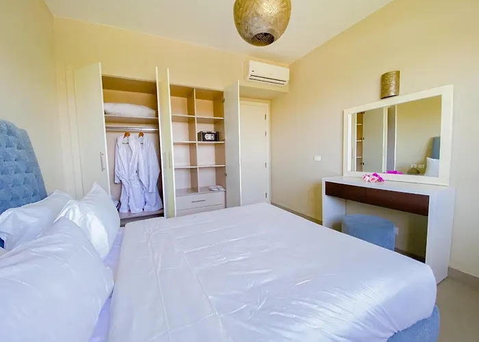 Nayah Stays, Joubal Lagoons Flowery Appartement