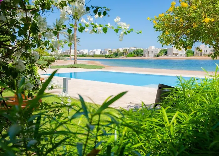 Nayah Stays, Joubal Lagoons Flowery Appartement *