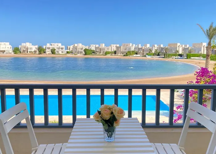 Nayah Stays, Joubal Lagoons Flowery *