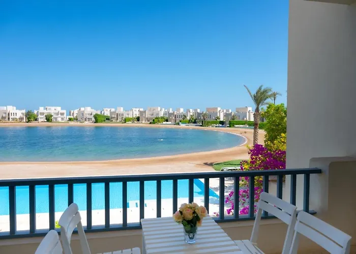 Nayah Stays, Joubal Lagoons Flowery Appartement