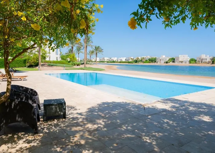 Nayah Stays, Joubal Lagoons Flowery *