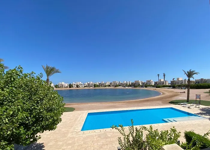 Nayah Stays, Joubal Lagoons Flowery Appartement